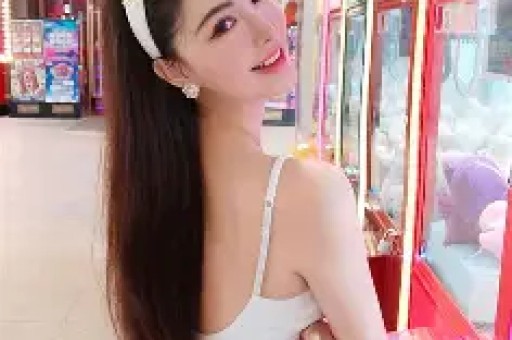 热搜上顶流男明星的八卦好无聊。