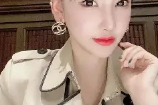 25岁男子猥亵20余名独行女性获刑8个月；“自己在淋雨却为小动物遮风挡雨”外卖小哥大雨中救断腿小狗感动无数网友｜三工晨报